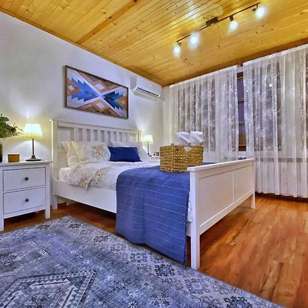 The Secret Lodge- New With Private Garage, Entire House Veliko Tărnovo Esterno foto