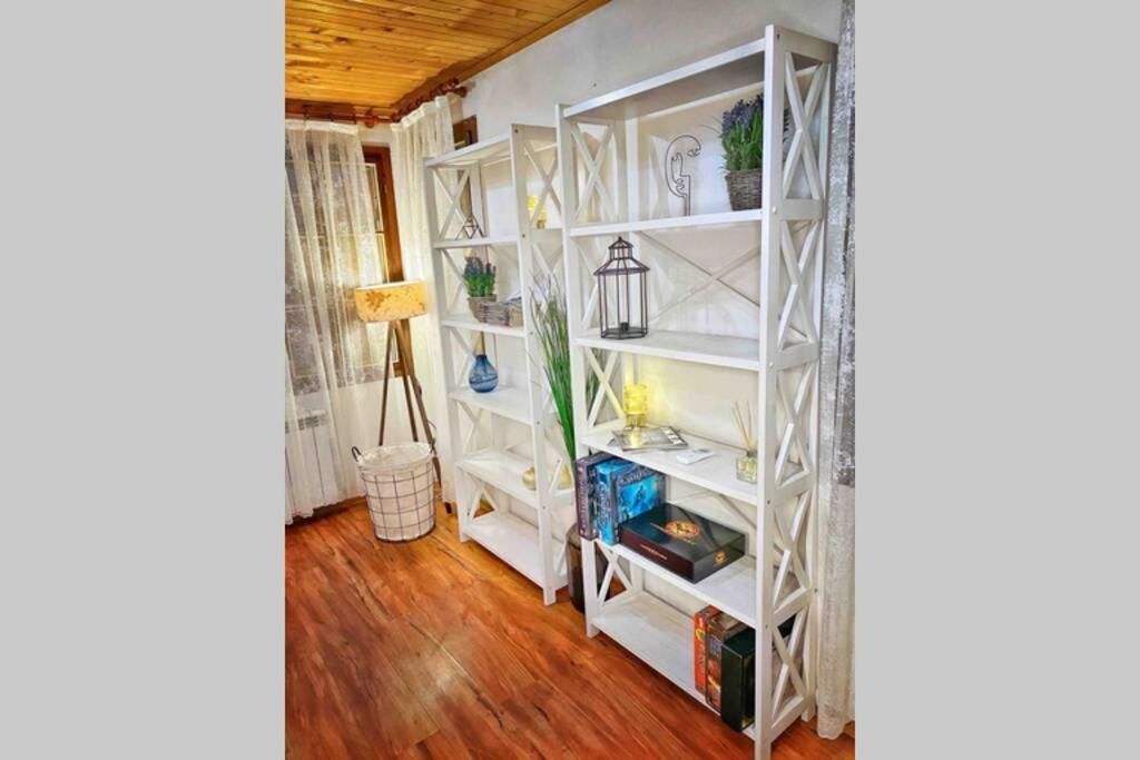 The Secret Lodge- New With Private Garage, Entire House Veliko Tărnovo Esterno foto